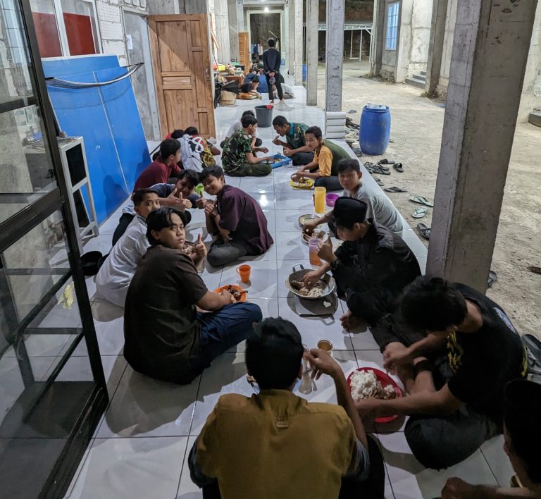 Buka Puasa Sunnah Senin & Kamis